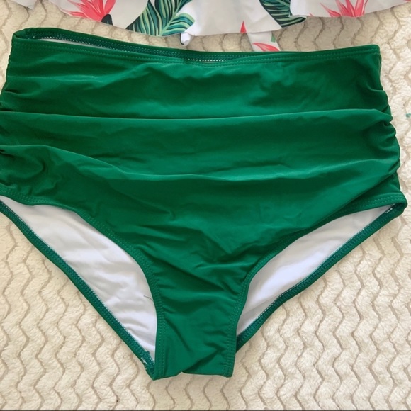 🦋 3/$15 Tropical Leaf Print Ruffle Halter Hi Waist Bottom - Picture 8 of 9